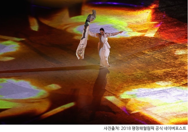 도살풀이춤 사진 | 사진출처:2018 평창패럴림픽 공식 네이버포스트